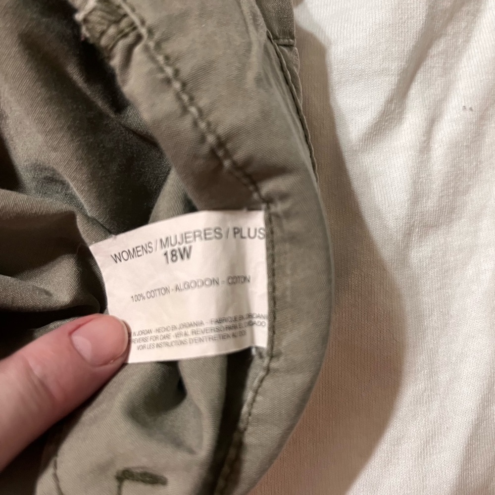 Olive green Gloria Vanderbilt capris - Picture 3 of 4